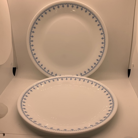Set of 4 CORELLE Livingware by Corning dinner plates.  Blue snowflake design. - Picture 4 of 4